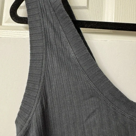 Free People Movement crop top, tank, Black, scoop, neck, front and back NWOT - Picture 2 of 4